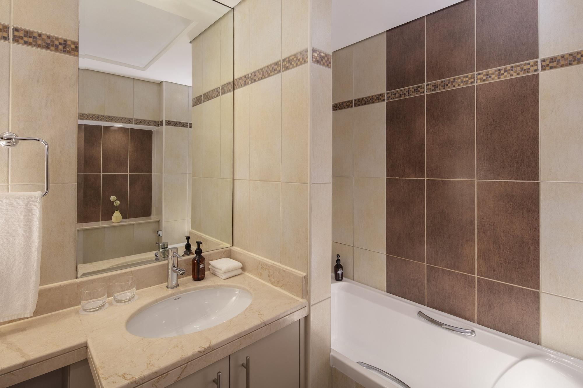 Staybridge Suites Dubai Internet City エクステリア 写真