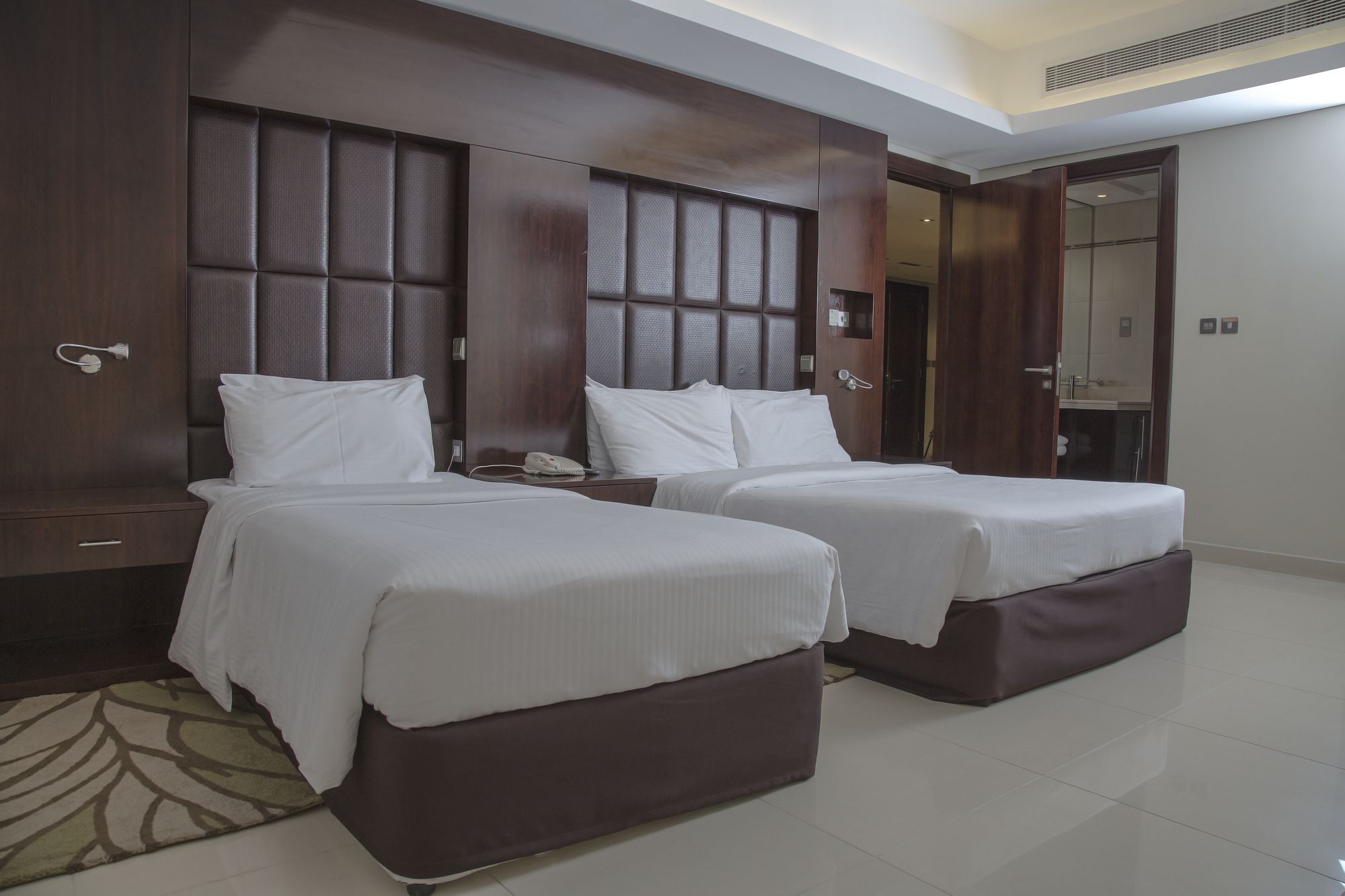 Staybridge Suites Dubai Internet City エクステリア 写真
